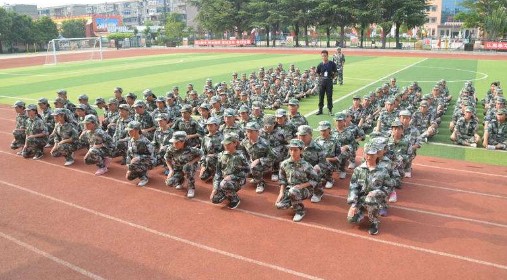 登封市中等专业学校操场