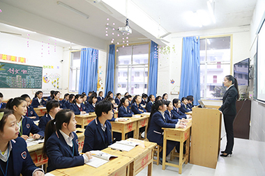 重庆光华女子学校在哪里？去学校怎么坐车？