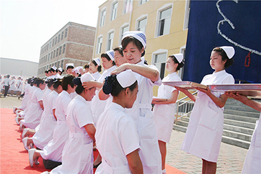 读重庆护士学校需要什么学历？